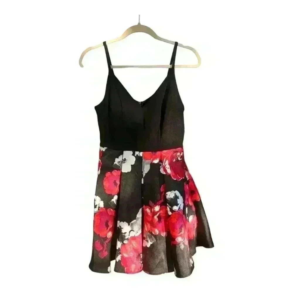 Fit flare party cocktail dress. - Picture 3 of 6